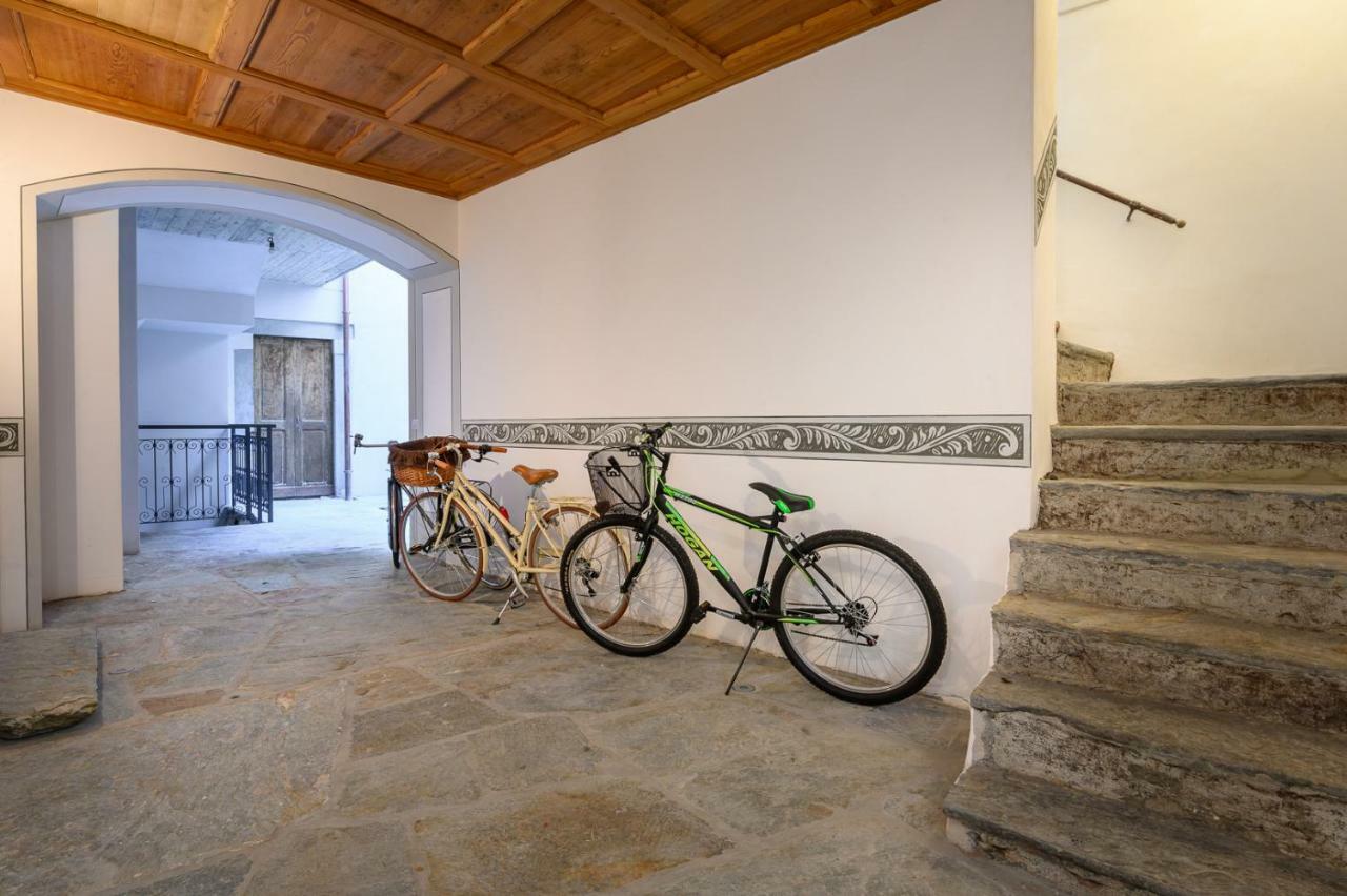 B&B Antica Residenza Centro Storico Tirano Eksteriør billede
