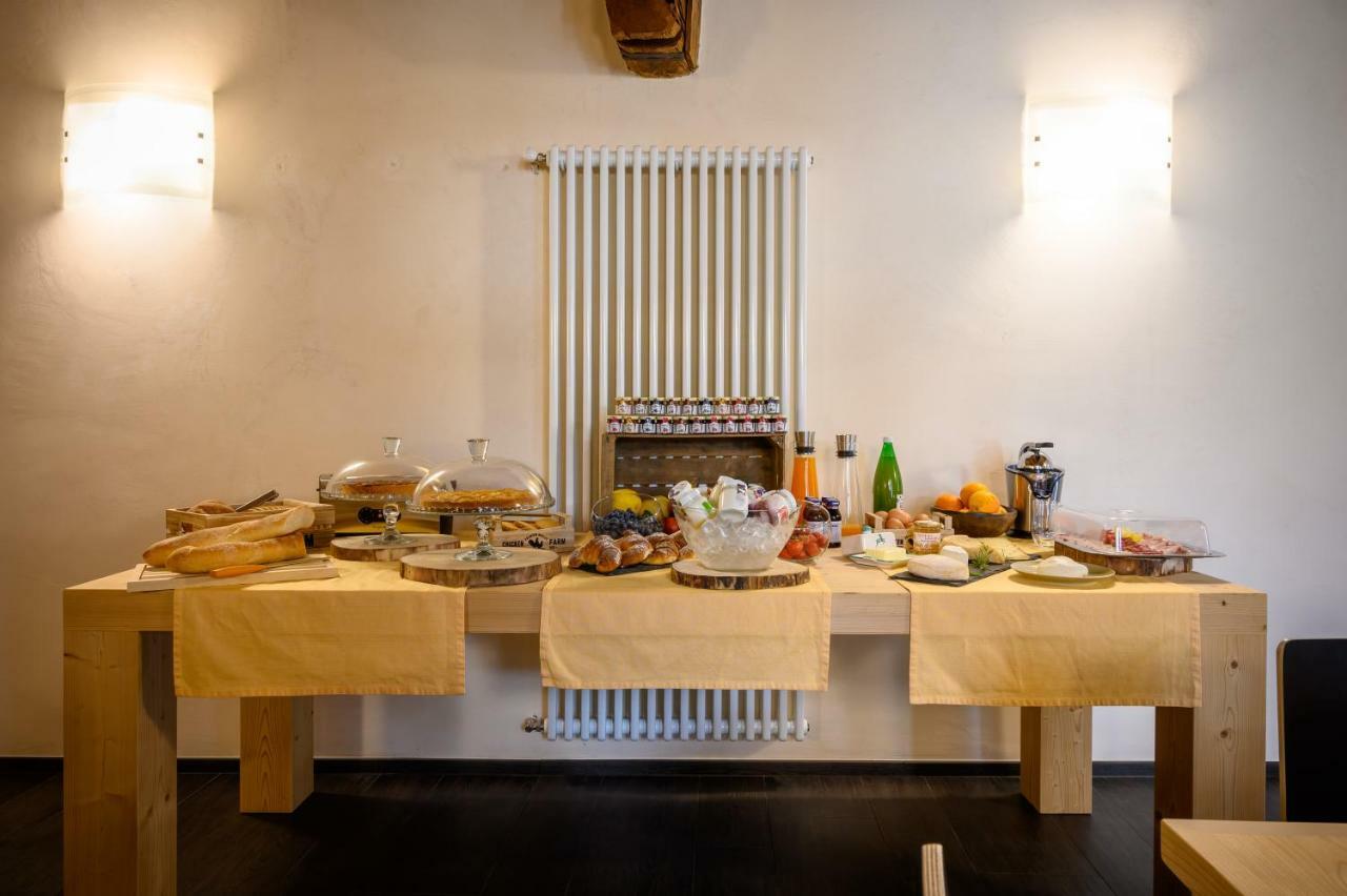 B&B Antica Residenza Centro Storico Tirano Eksteriør billede