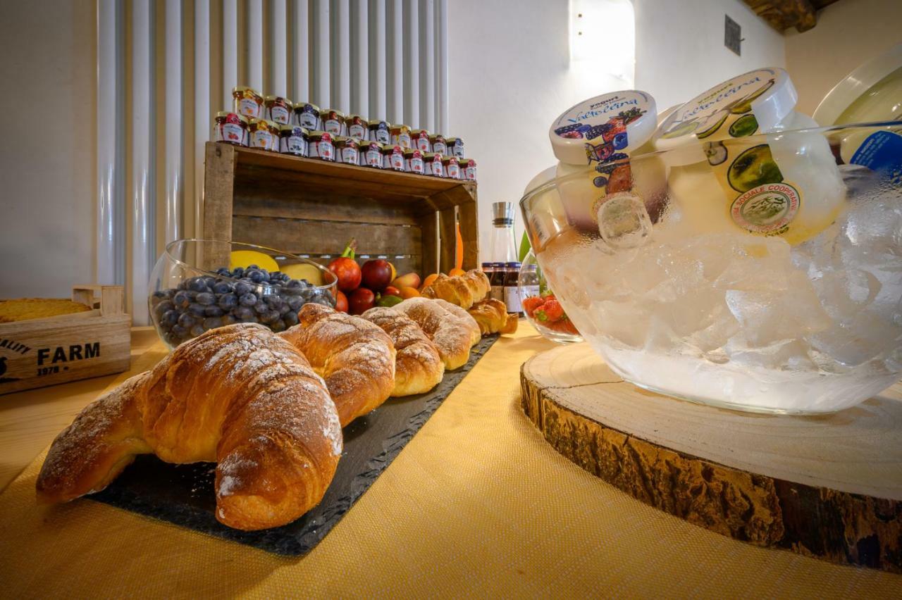 B&B Antica Residenza Centro Storico Tirano Eksteriør billede