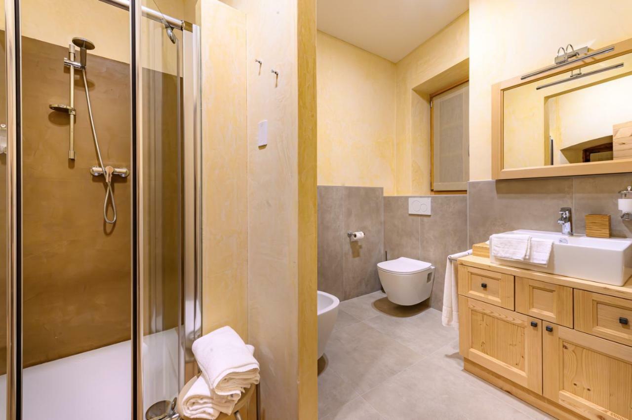 B&B Antica Residenza Centro Storico Tirano Eksteriør billede