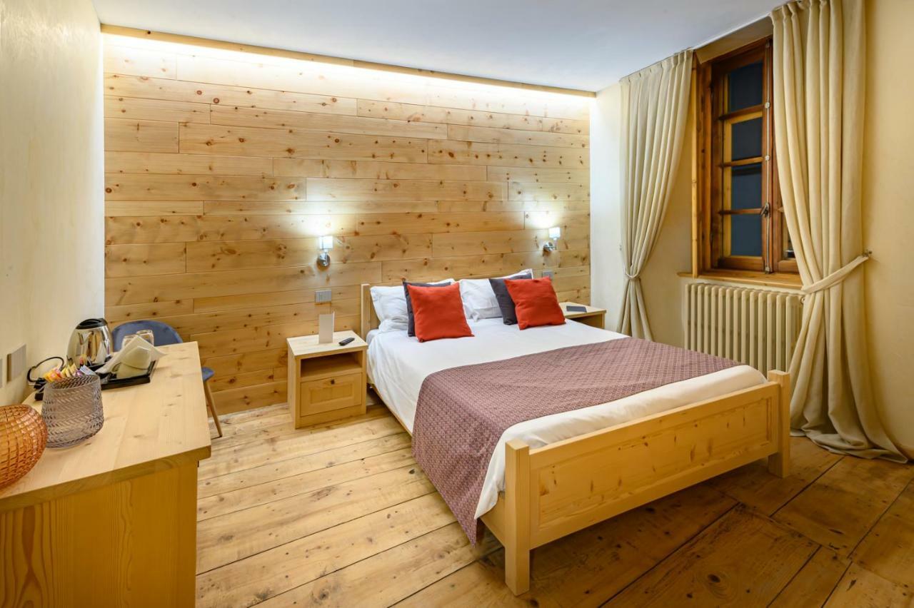 B&B Antica Residenza Centro Storico Tirano Eksteriør billede